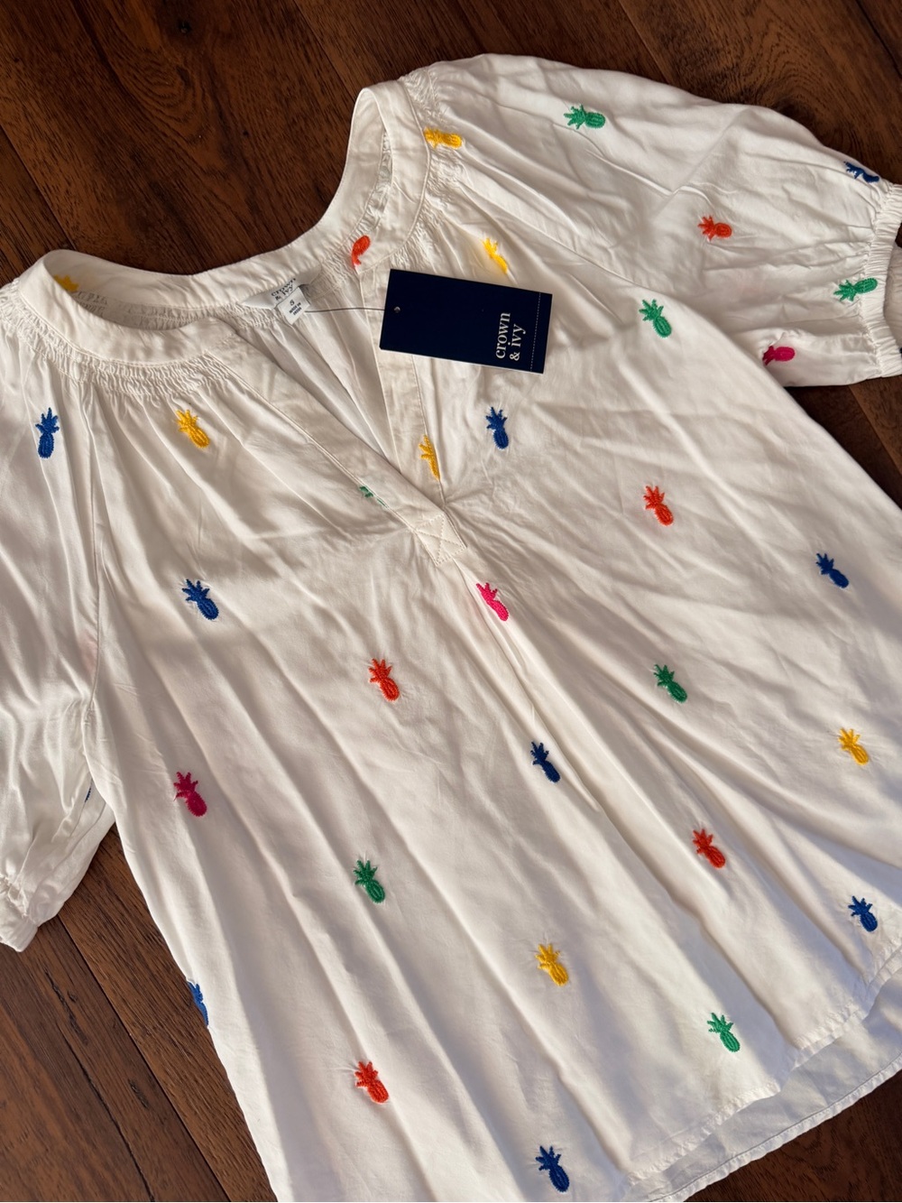 crown & ivy White Embroidered Multi-Color Pineapple Women’s Top